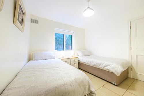 Trim Apartment | 33A Steepleview