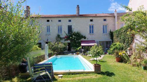Chateauneuf-sur-Charente Bed & Breakfast | 34 m² Bed and breakfast ∙ 2 guests