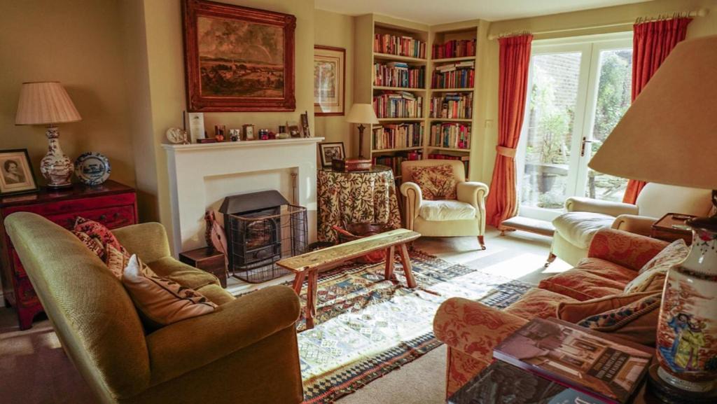 Tisbury Bed & Breakfast | 34 Grosvenor Drive
