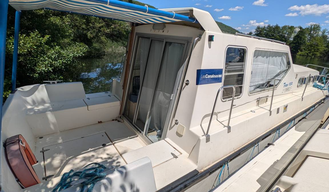 Luzech Boat Rental | 34 m² Houseboat ∙ 2 bedrooms ∙ 8 guests