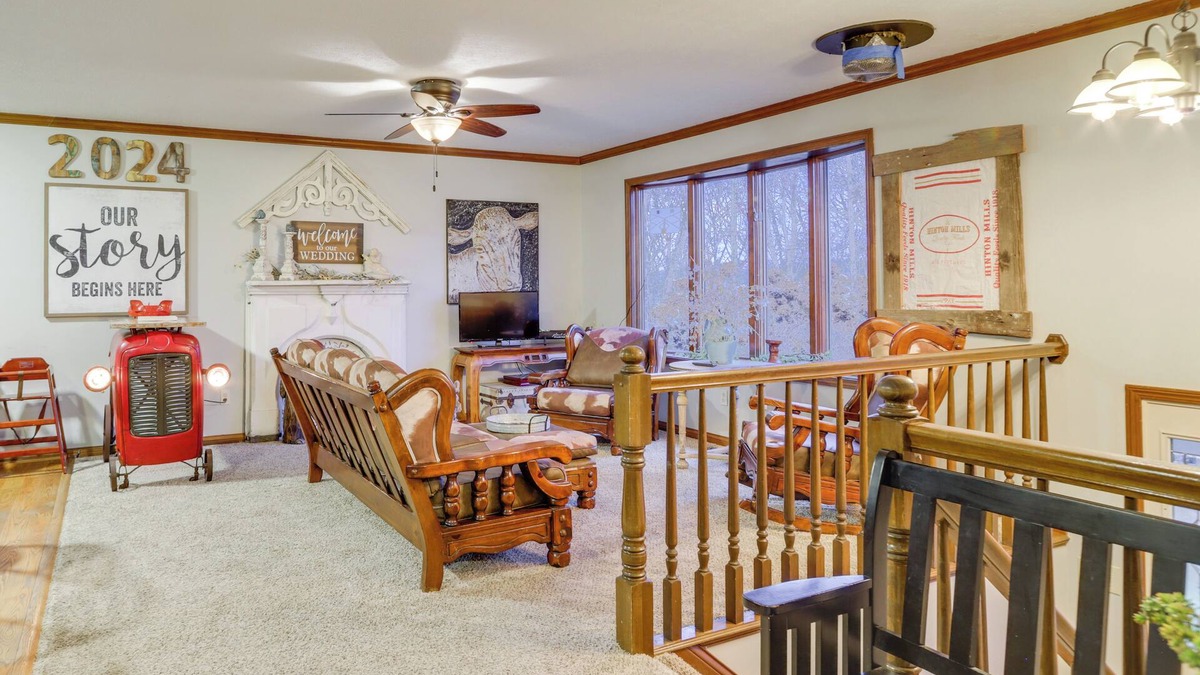California House | 34 Mi to Ark Encounter: Kentucky Family Farmhouse