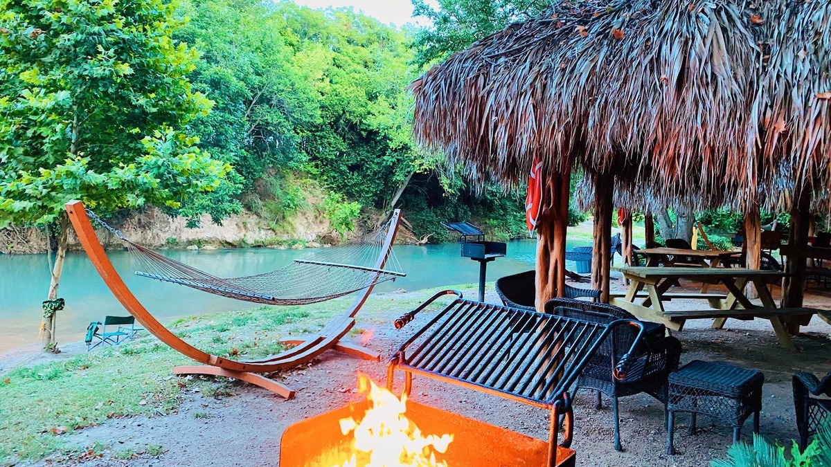 Prairie Lea Cabin | #34 Son's River Ranch - Glamping Cabin w/2 Queen Beds