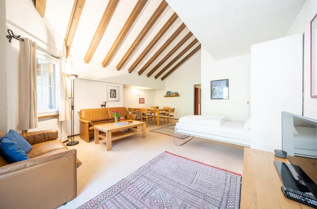 Vulpera Apartment | 3403 Heimelige Wohnung mit viel Dachschraege