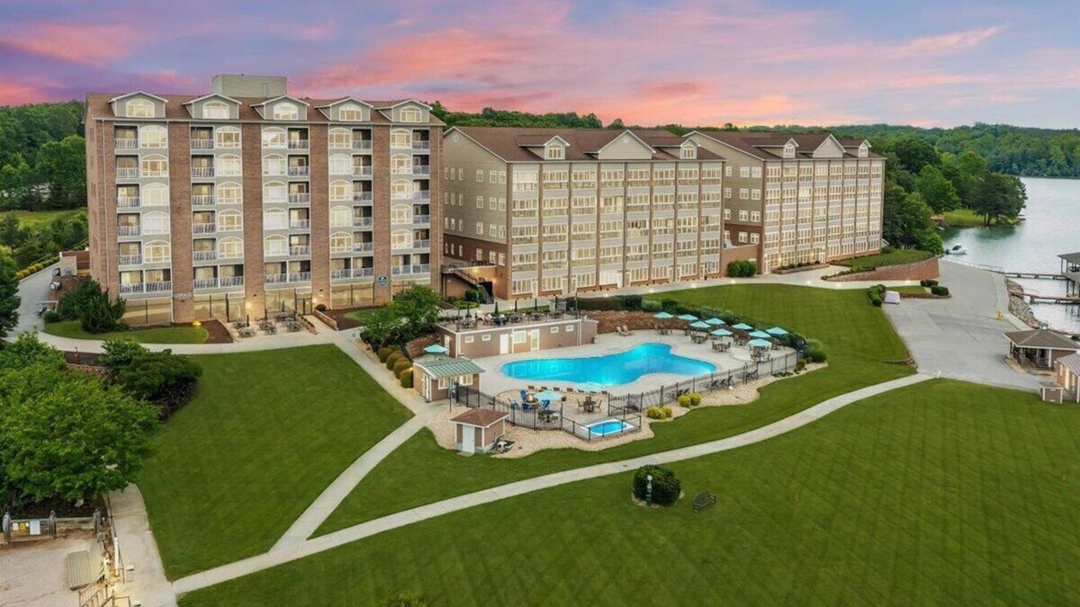 Huddleston House | #344 Pointe - 2 Bedroom Lakefront Condo at Mariners SML