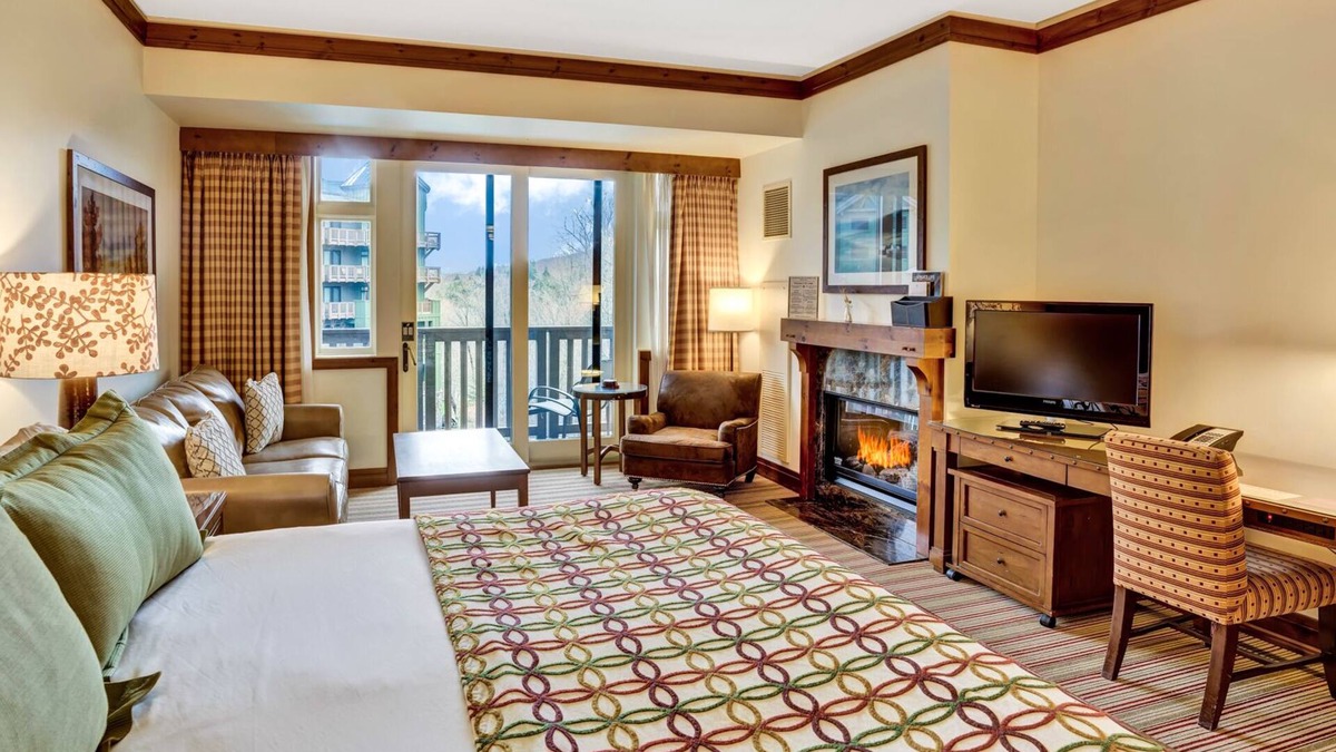 Stowe Area Cabin | #347 | Studio |The Maple | 3rd Floor Pool & Mountain Views