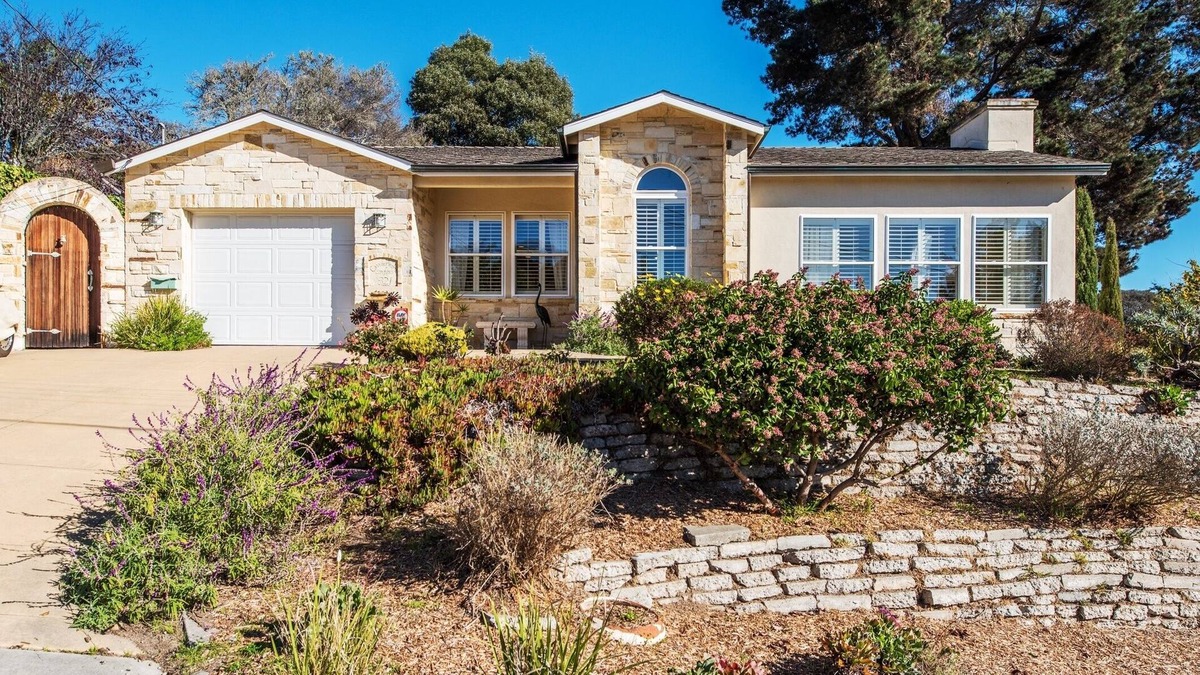Del Rey Oaks House | 3485 Avalon By The Sea 3 Bedroom Home by Redawning