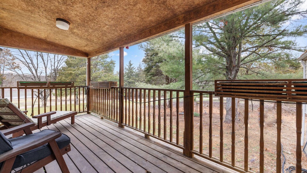 Bourbon Other | 35 Acre Lake Retreat-BBQ-Arcade-Firepit-Fishing
