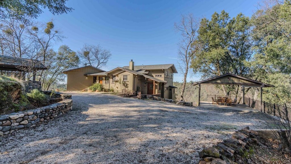 Sutter Creek House | 35 acres with a Charming 2-bedroom house in Sutter Creek with WiFi and AC