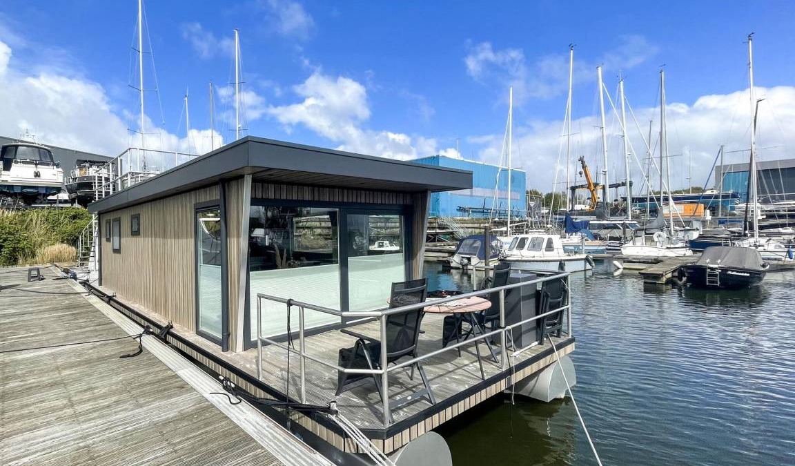 Municipality of Hellevoetsluis Boat Rental | 35 m² Houseboat ∙ 2 bedrooms ∙ 4 guests