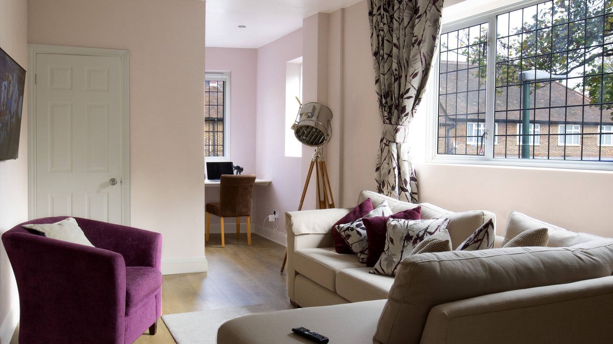 Sutton Apartment | 35 min from London Victoria/2-Bedrooms Flat in the Heart of Cheam Village