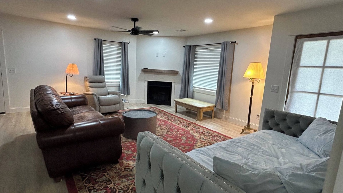 New Albany House | 35 min to Oxford 75 min Graceland