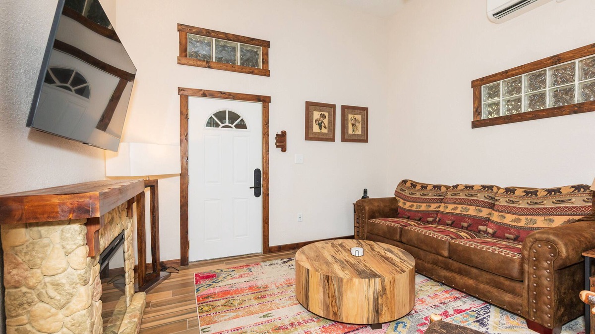 Bronson House | 35 minutes from both Gainesville and Ocala, 20 minutes from HITS