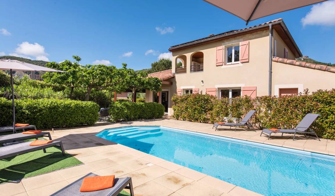 Vallon-Pont-d'Arc House | 350 m² House ∙ 5 bedrooms ∙ 10 guests