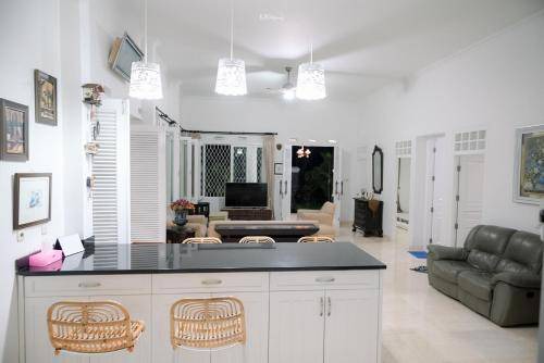 Bogor Tengah House | 350 m² House ∙ 2 bedrooms ∙ 10 guests