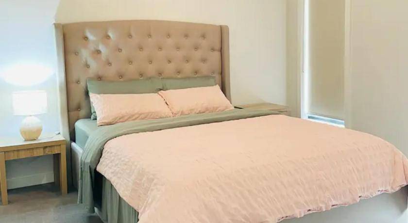 Melton South House | 350 m² House ∙ 4 bedrooms ∙ 8 guests