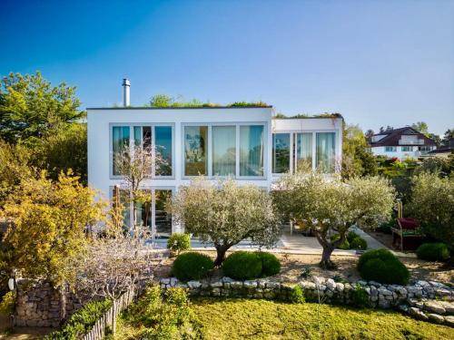 Preverenges Villa | 350 m² Villa ∙ 4 bedrooms ∙ 6 guests