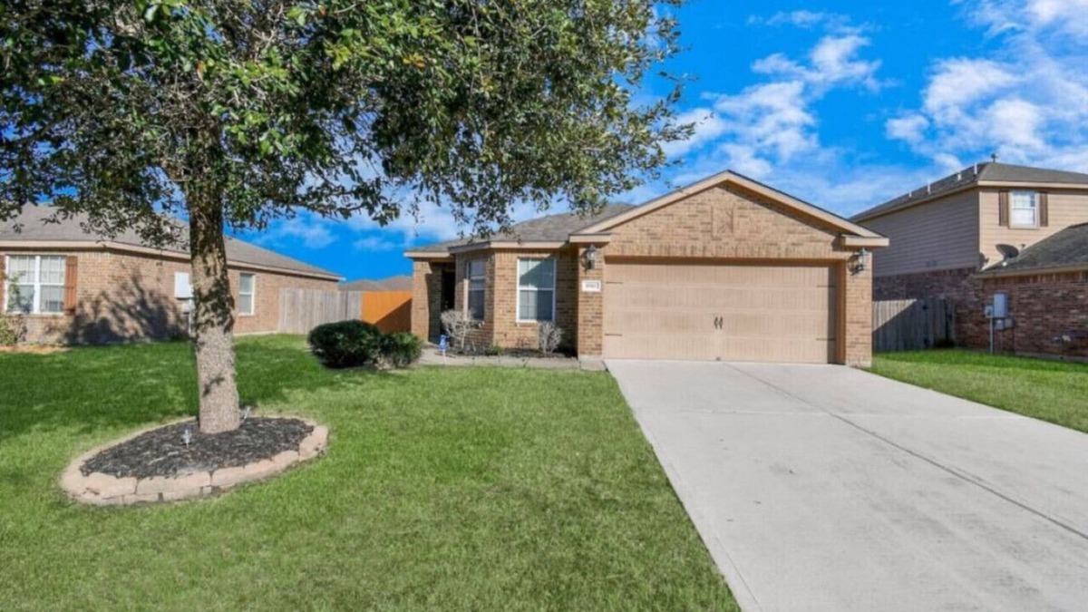Iowa Colony House | $3500 Per/Mth, 4BRs, Gated Community