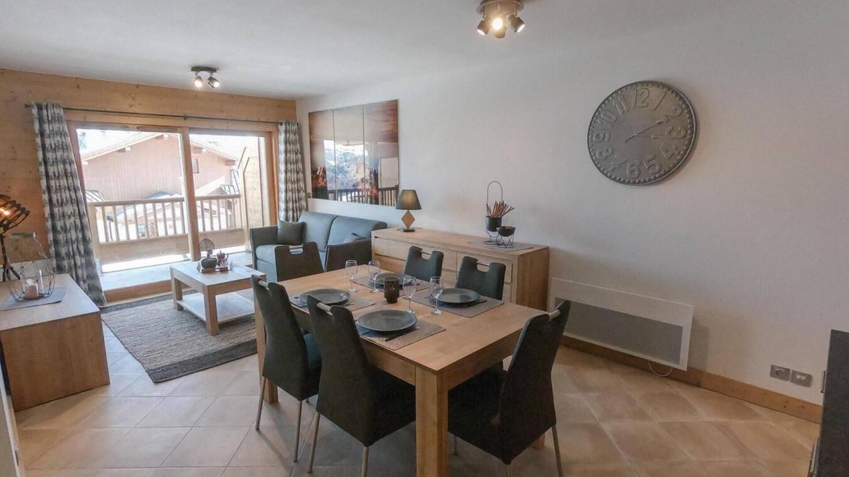 Bisanne 1500 Apartment | 350m from ski slopes, 1st floor, view panoramic, swimming pool, balcony, parking, tv, ski locker