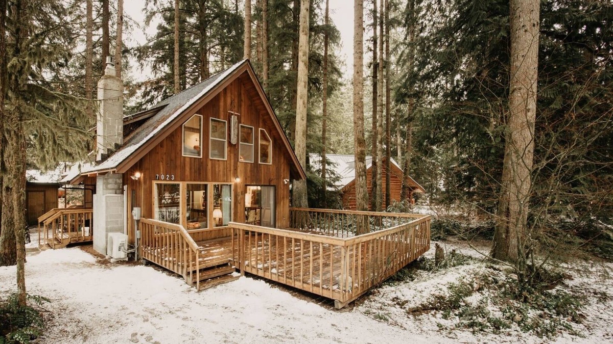 Glacier Cabin | 35SL - WIFI - A/C - Pets Ok - Fireplace - Sleeps 6 by RedAwning