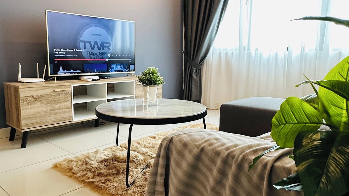 Taman Pertama Condo | 36 Family Suite 7 Pax 3 Rooms Velocity Mall IKEA Short Walk to MRT & LRT Maluri