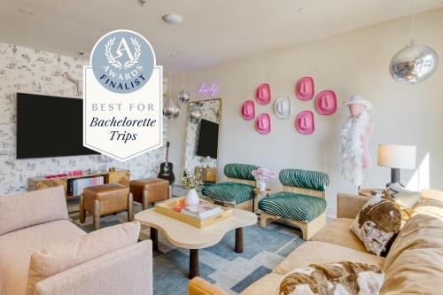 Five Points House | 36 Guests on Music Row Bachelorette Suites Glam Room 5 Minutes to Downtown