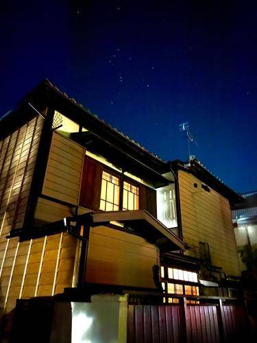 Kiryu Bed & Breakfast | 36 m² Bed and breakfast ∙ 3 bedrooms ∙ 8 guests
