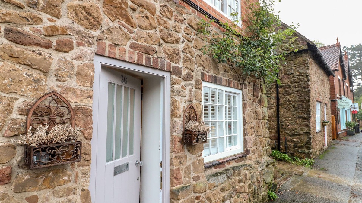 Ticknall Cottage | 36 MAIN STREET, pet friendly, with open fire in Ticknall