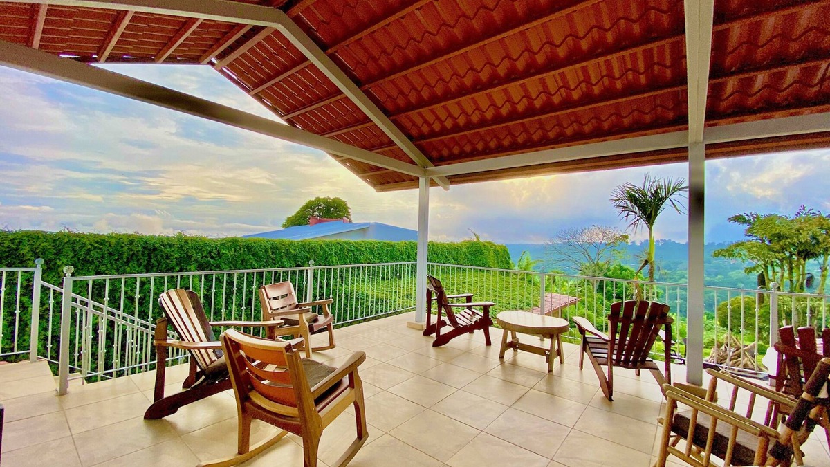 San Isidro Bed & Breakfast | 360-Degree view large family room for 13 guests