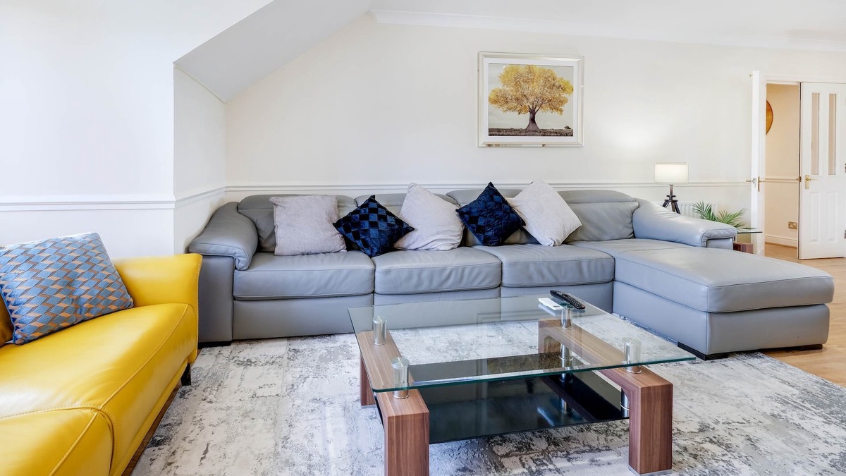 Oakleigh Apartment | 360 EN5 Turners Ct 10 -Modern, Bright, Spacious 2 bed 2 bath Barnet Penthouse