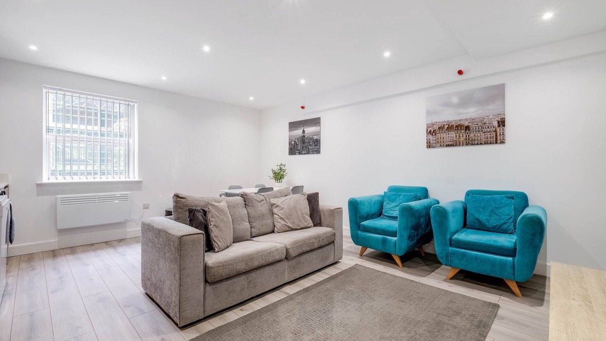Camberley Apartment | 360 GU15 Aspen Court 04 - Modern 2 Bedrooms Apartment 04 Town Centre Camberley