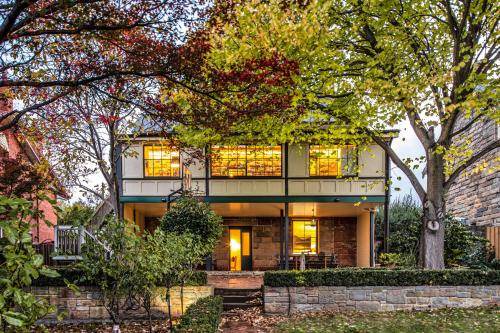 North Hobart Villa | 360 m² Villa ∙ 4 bedrooms ∙ 8 guests