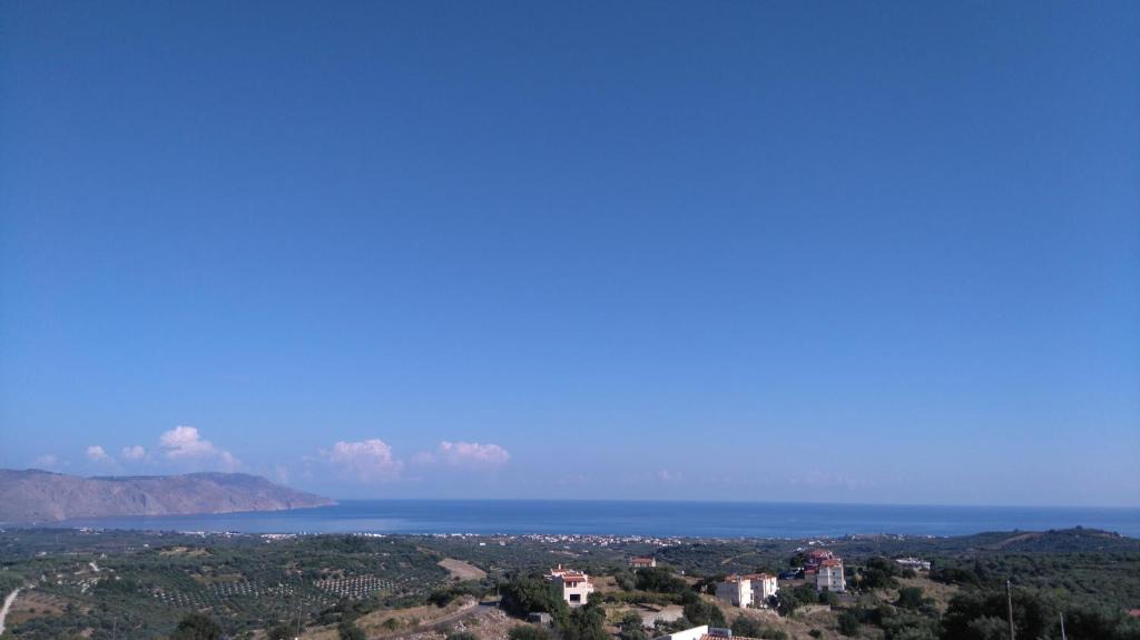 Kournas House | 360 Panorama House - Gazing at Horizon and the Stars of the Galaxy in the night - Fresh Cool breeze most of the time - just 7 min from the beach