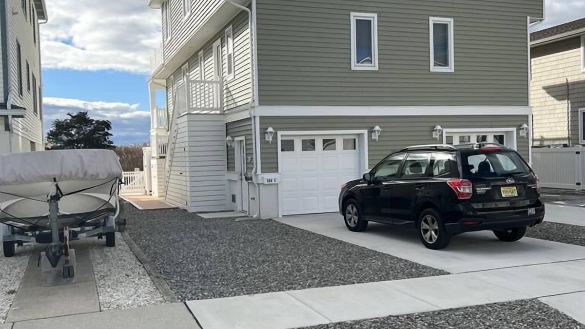 Dennisville Condo | 364 47th Place, Unit:East