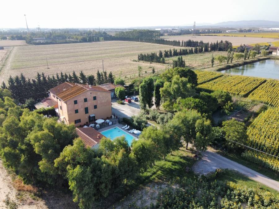 Latignano House | 365 m² Farmhouse ∙ 24 guests