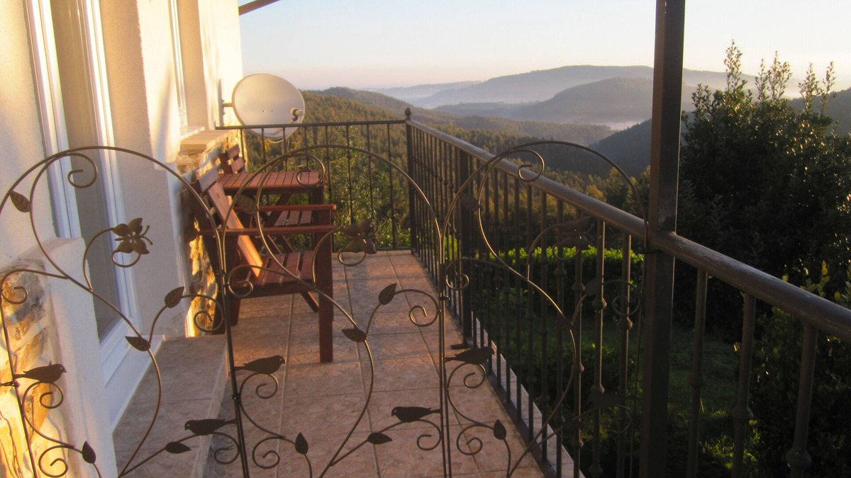 Meruelo Apartment | 36m2 studio with kitchenette, balcony, garden between Bilbao and Santander