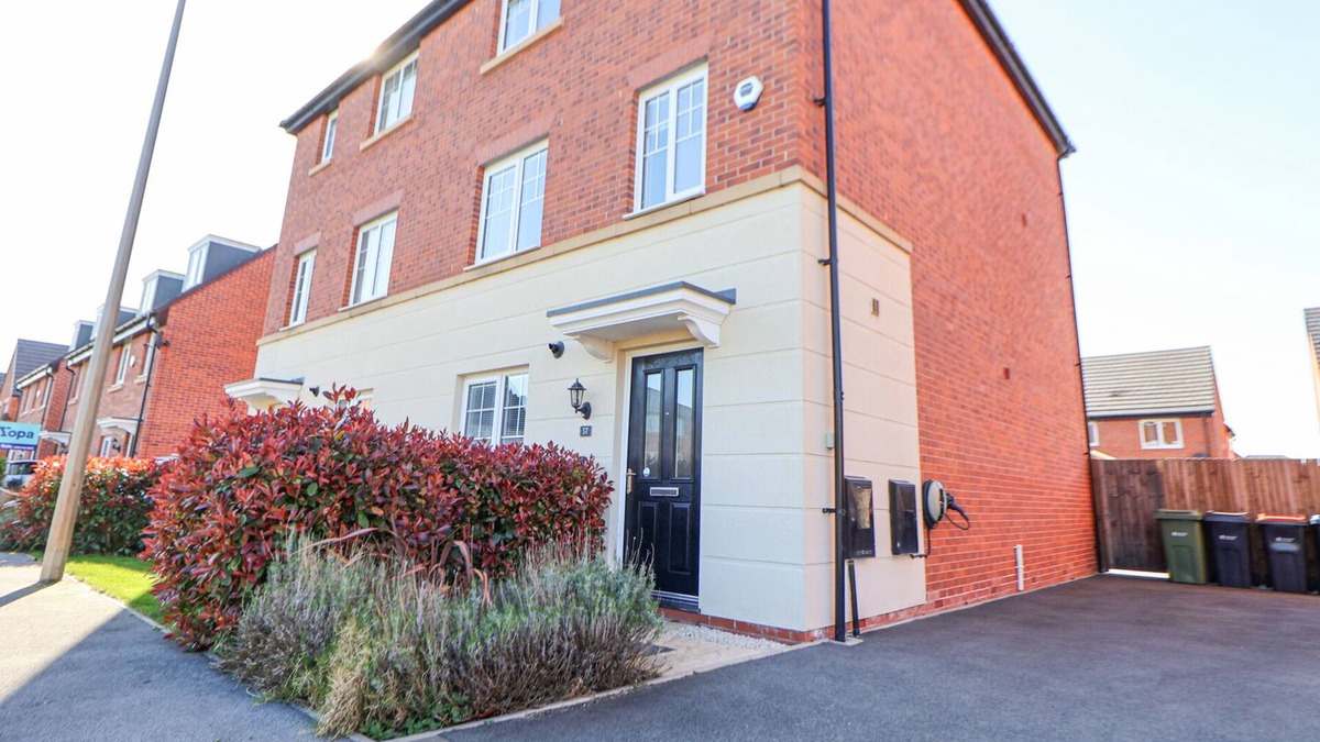 Chester House | 37 DEVANA GARDENS, pet friendly, with a garden in Chester