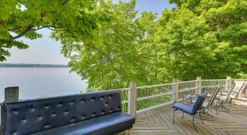 Teall Beach House | 372 m² House ∙ 5 bedrooms ∙ 10 guests