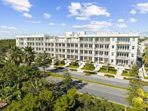 Seacrest Resort | 372 m² Resort ∙ 5 bedrooms ∙ 14 guests