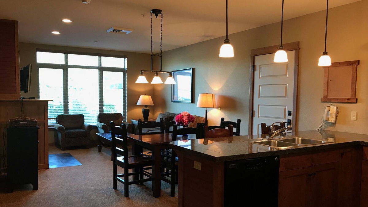 Kellogg Condo | 375One Bed Lux Suite Mt View