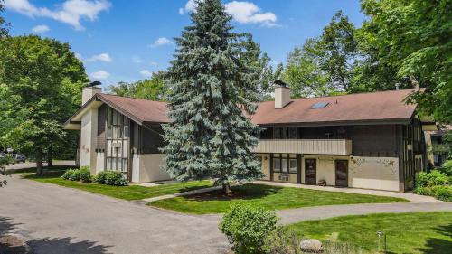 Boyne Falls House | 379A Mountain Villa