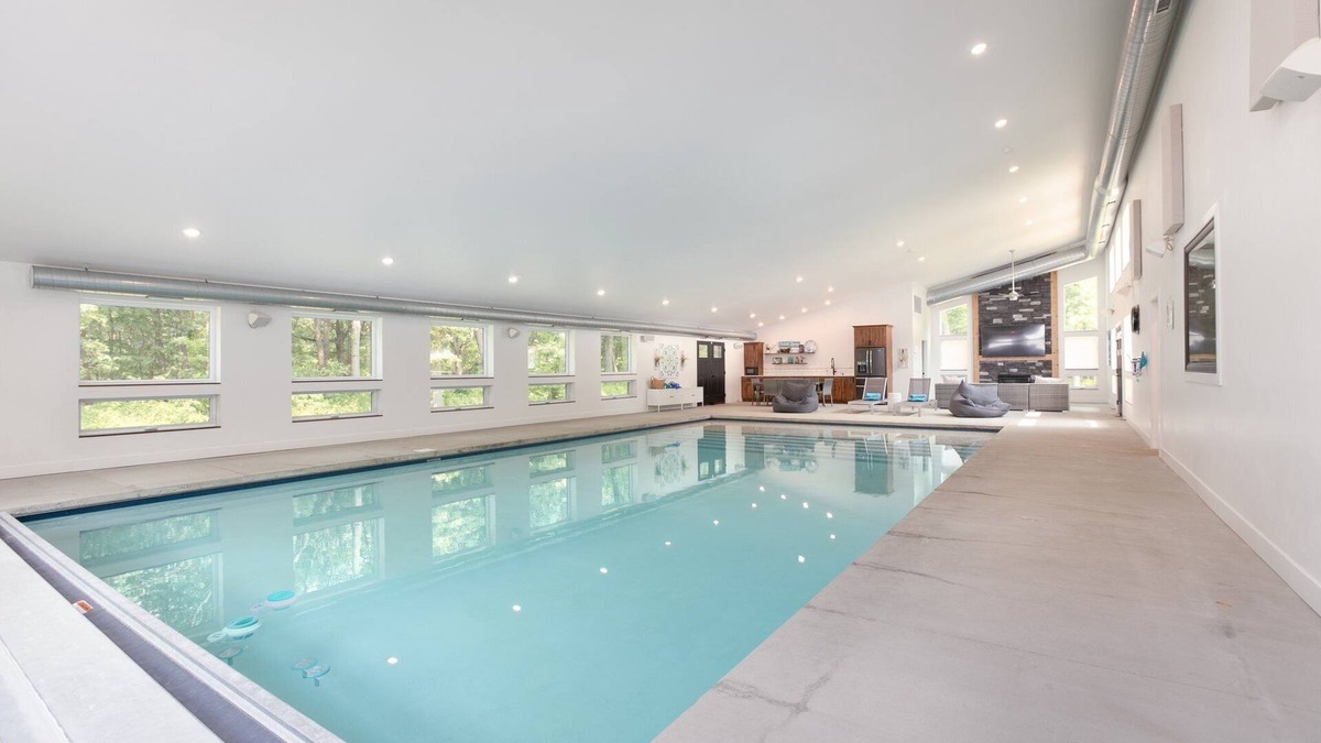 Niles House | 38-Acres of Luxury by Notre Dame, 9BR, Indoor Pool
