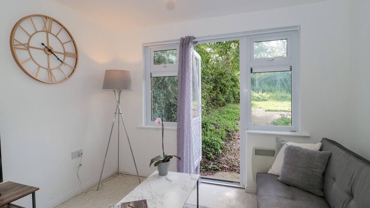 Cliffe Pypard House | 38 CLYFFE PYPARD, family friendly, with a garden in Lyneham