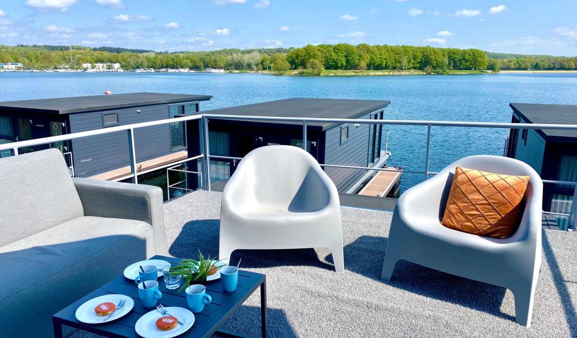 Middelaar Boat Rental | 38 m² Houseboat ∙ 2 bedrooms ∙ 4 guests