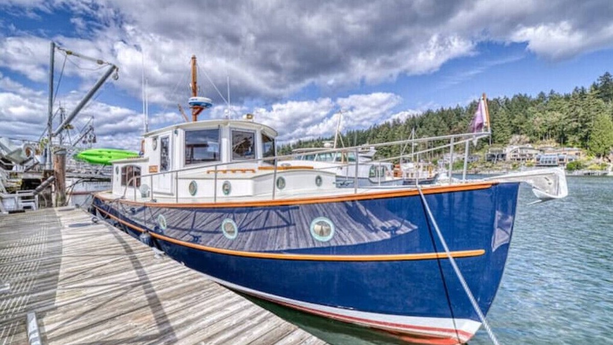 Gig Harbor Boat Rental | 38' Yacht equipped with luxury and kayaks!nn