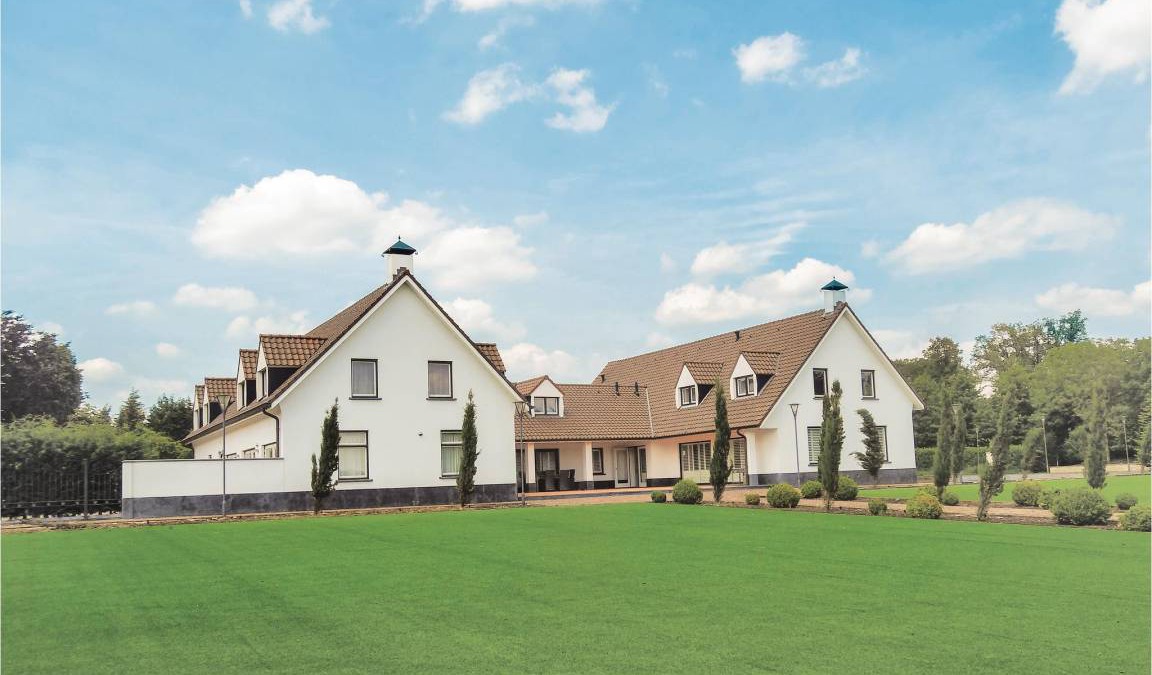 Kessel House | 388 m² House ∙ 12 bedrooms ∙ 30 guests