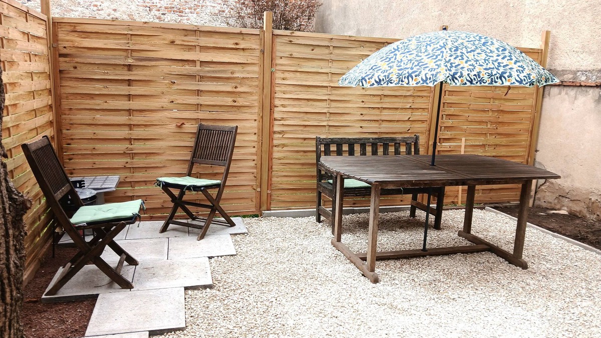 Moulins Apartment | 38m² refurbished apartment with private garden