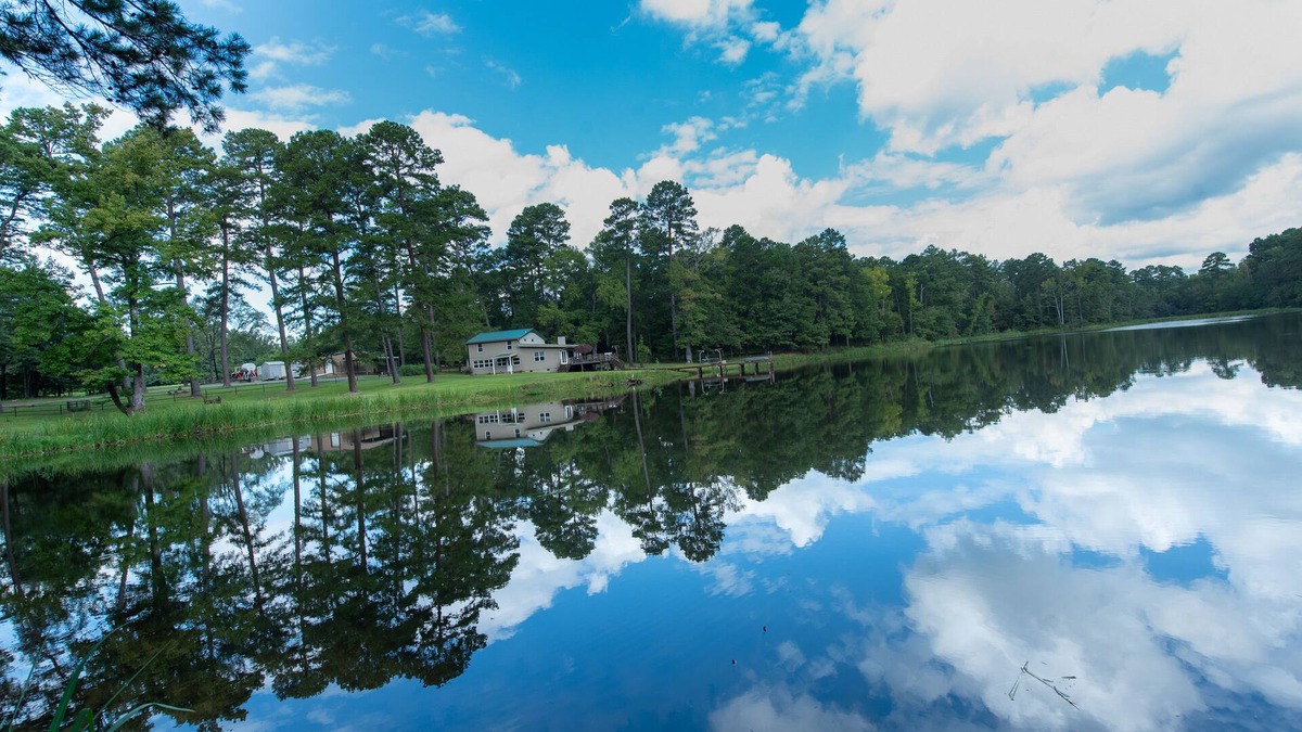 Jonesville House | 391-acre ranch home with private lake, pier, amazing views & game room