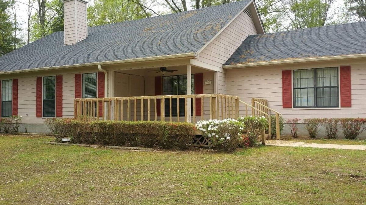Walnut Grove House | 393 House on the hill