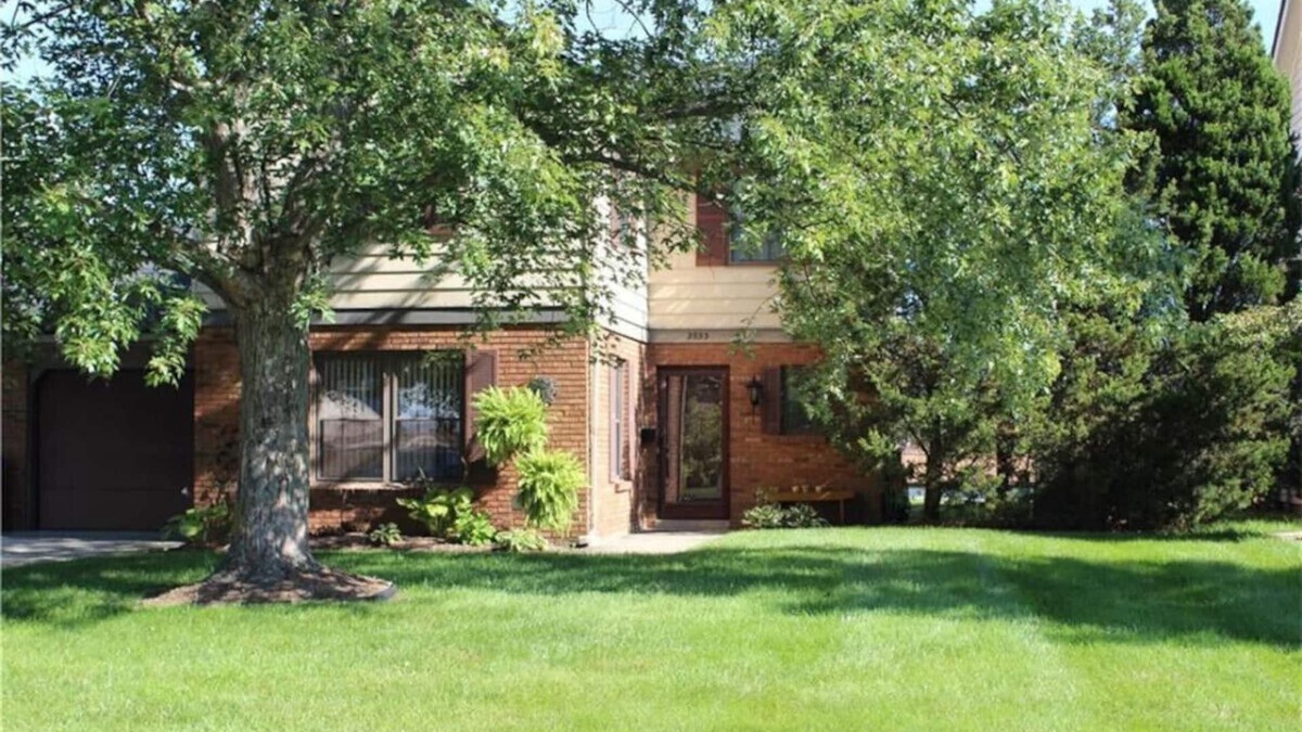 Englewood House | 3933 S Valley Brook Drive · ✪ Ed's Englewood well furnished home ✪