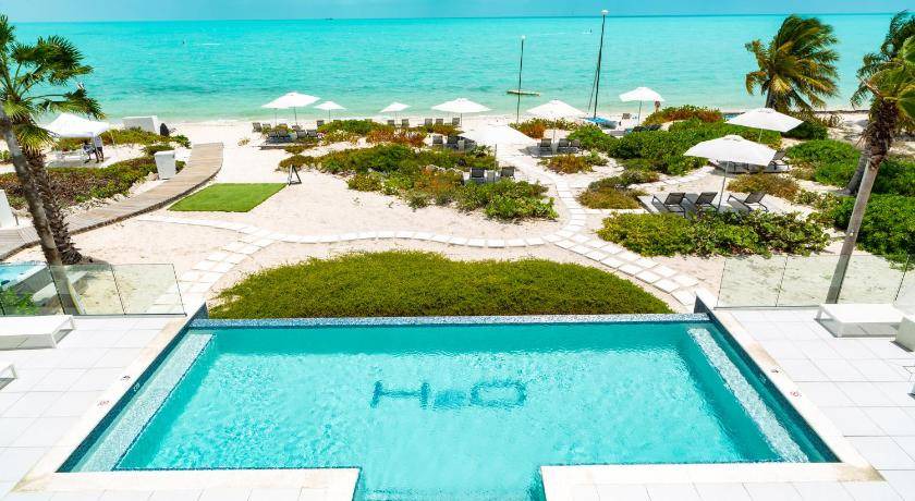 Long Bay Resort | 397 m² Resort ∙ 4 bedrooms ∙ 8 guests